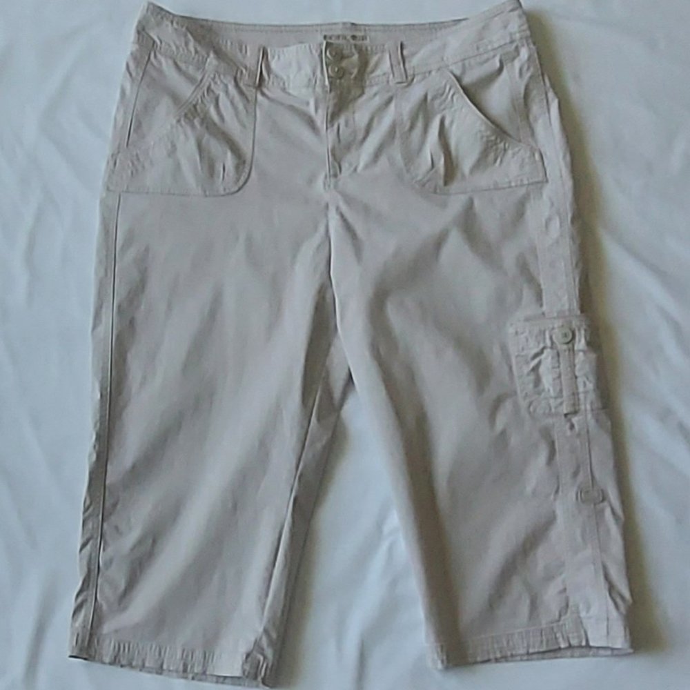 Sonoma beige capri pant